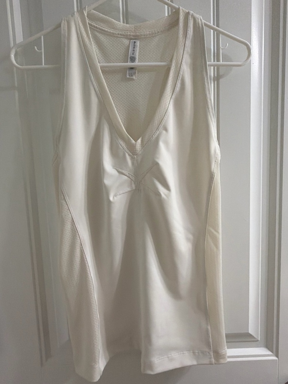 Athleta Cream V-Neck Mesh-Panel Performance Tank Top Sz M Athleisure Chic